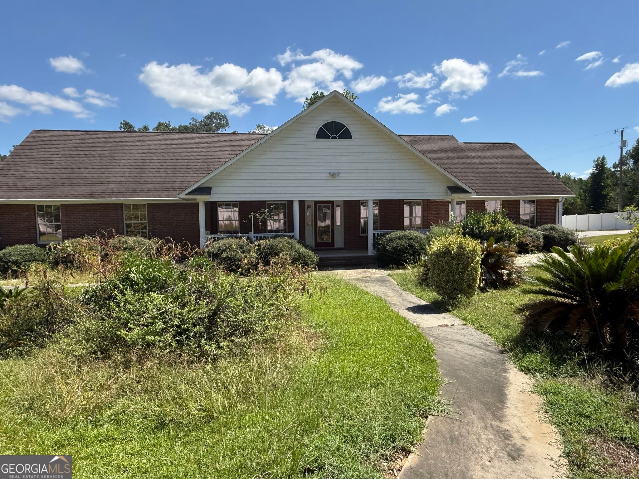 3 bedroom, 3 bathroom, 2,612 sq ft single family residence for sale at 201 Strawberry Circle, Dublin, GA 31021 — photo 1 of 106