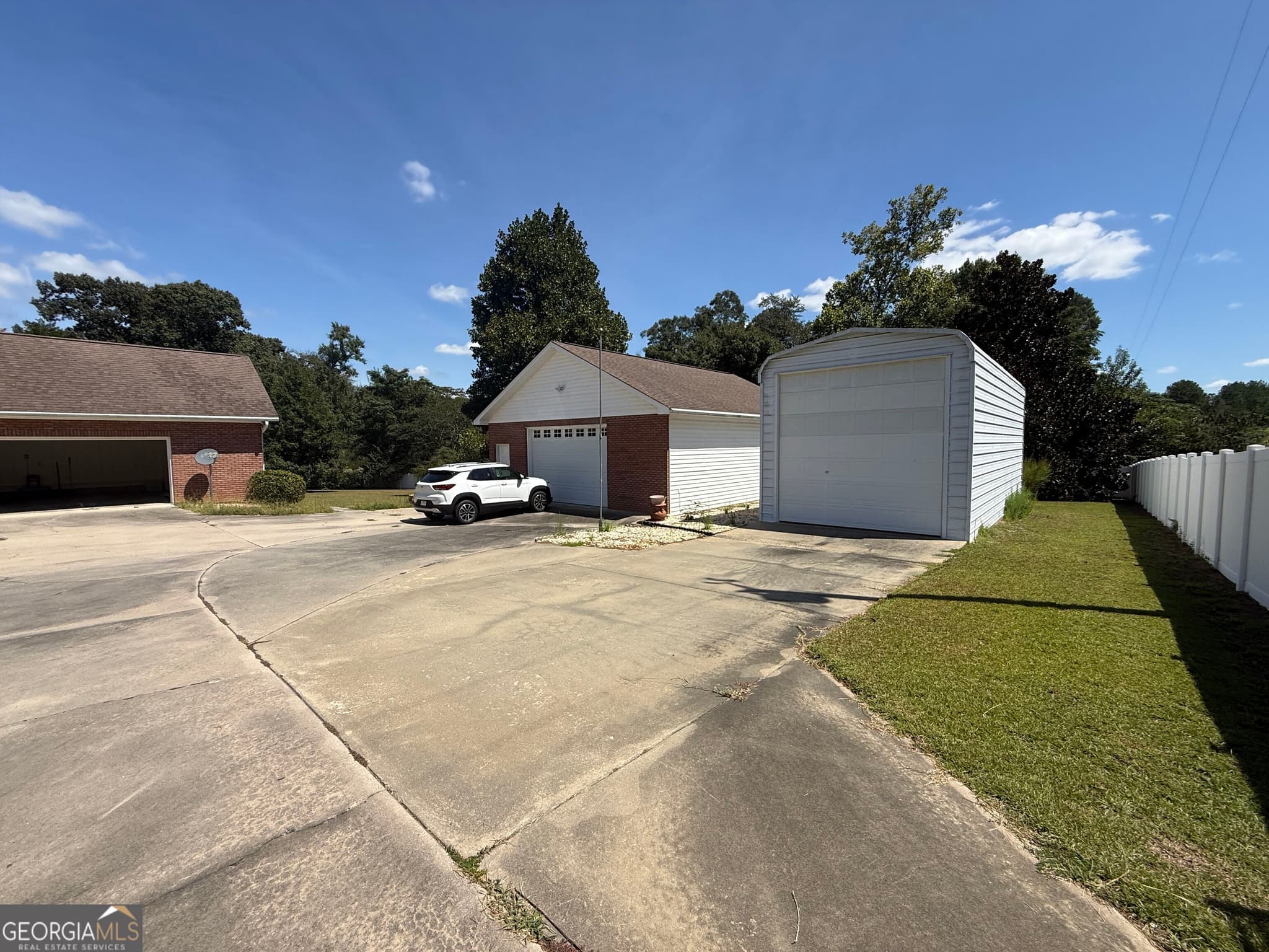 3 bedroom, 3 bathroom, 2,612 sq ft single family residence for sale at 201 Strawberry Circle, Dublin, GA 31021 — photo 9