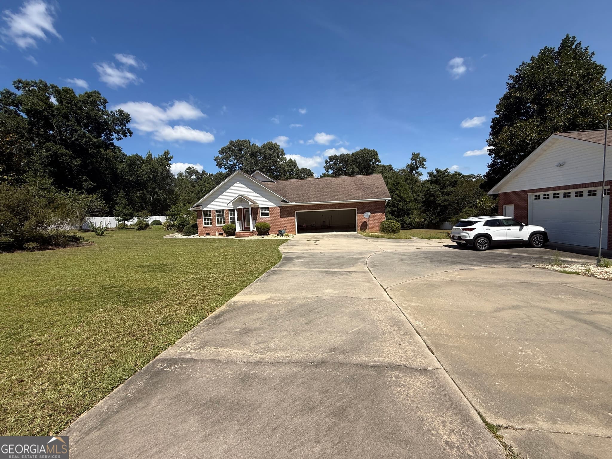 3 bedroom, 3 bathroom, 2,612 sq ft single family residence for sale at 201 Strawberry Circle, Dublin, GA 31021 — photo 8