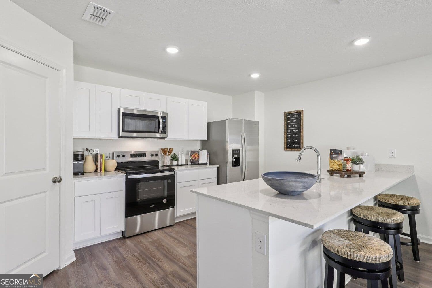 3 bedroom, 2 bathroom, 1,965 sq ft single family residence for sale at 164 Bruin Circle, Dalton, GA 30721 — photo 6