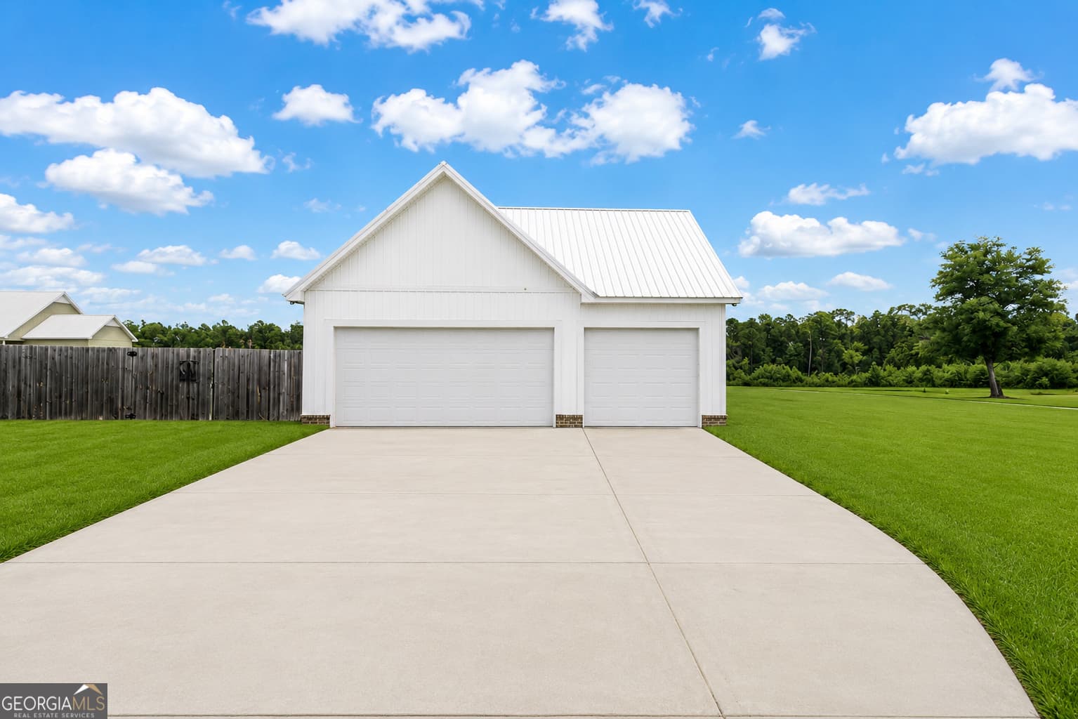 3 bedroom, 2.5 bathroom, 1,878 sq ft single family residence for sale at 1370 Paris Avenue, Swainsboro, GA 30401 — photo 4