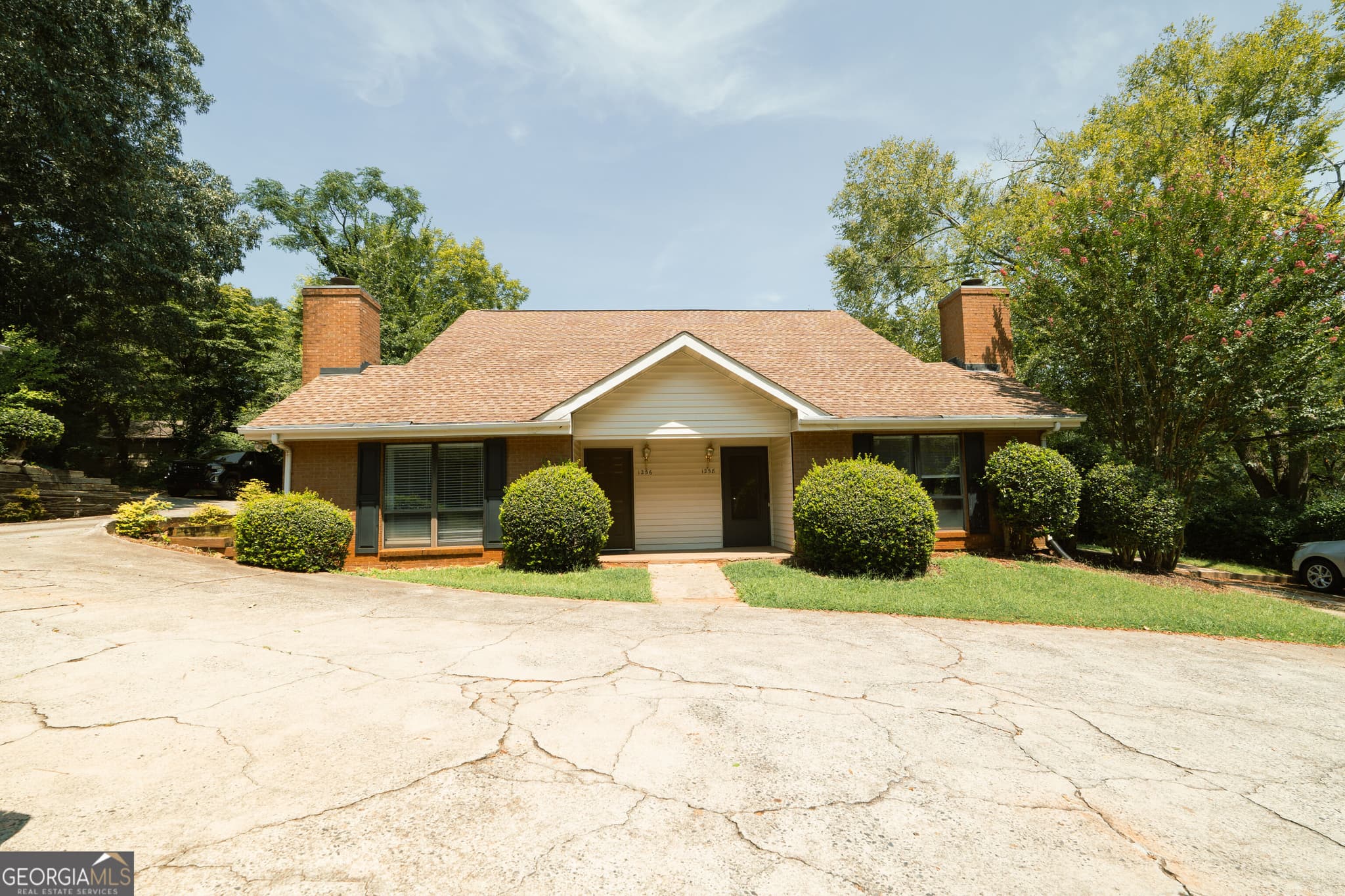 2 bedroom, 2 bathroom, 1,739 sq ft duplex for rent at 1256 Minhinette Drive, Roswell, GA 30075 for $2,500 a month — photo 1 of 44