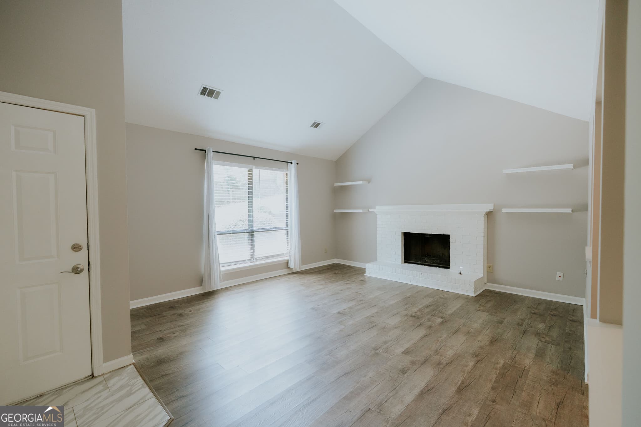 2 bedroom, 2 bathroom, 1,739 sq ft duplex for rent at 1256 Minhinette Drive, Roswell, GA 30075 for $2,500 a month — photo 5