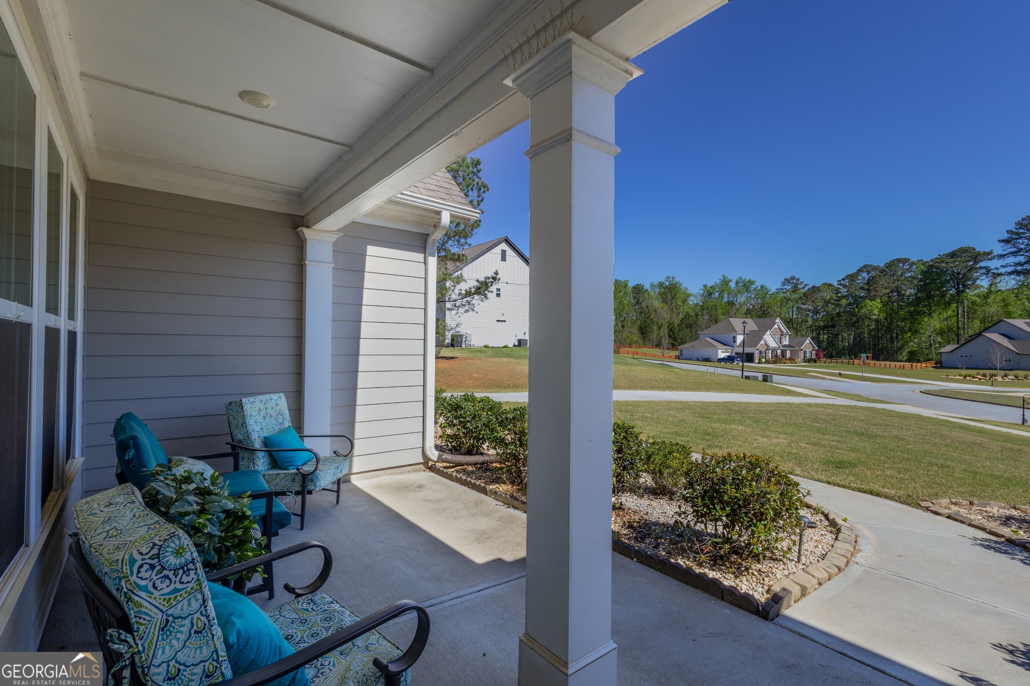 5 bedroom, 4.5 bathroom, 3,832 sq ft single family residence for sale at 660 Genesee Point, Newnan, GA 30263 — photo 4