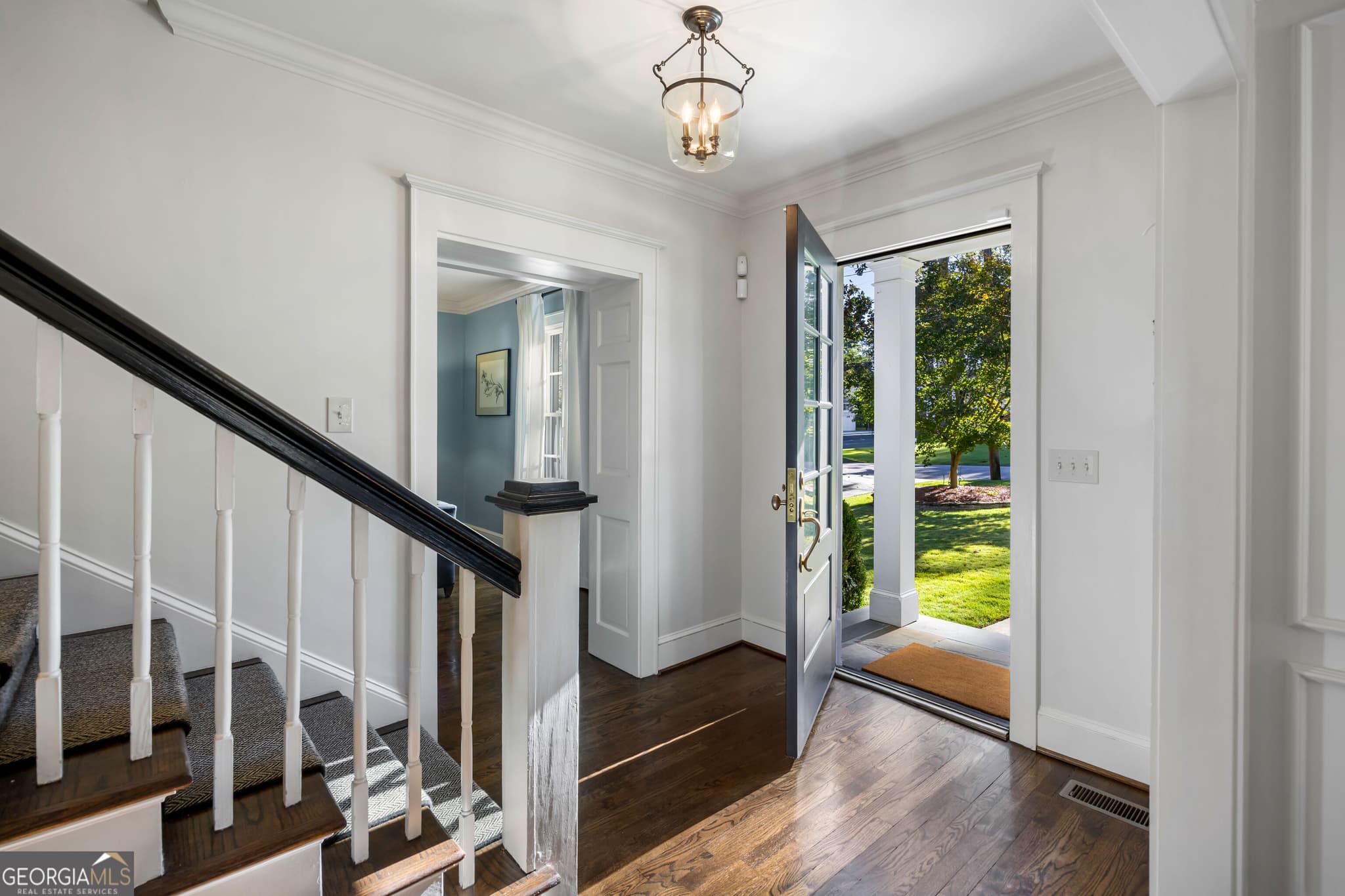 4 bedroom, 3.5 bathroom, 3,850 sq ft single family residence for sale at 3068 Peachtree Drive, Atlanta, GA 30305 — photo 4