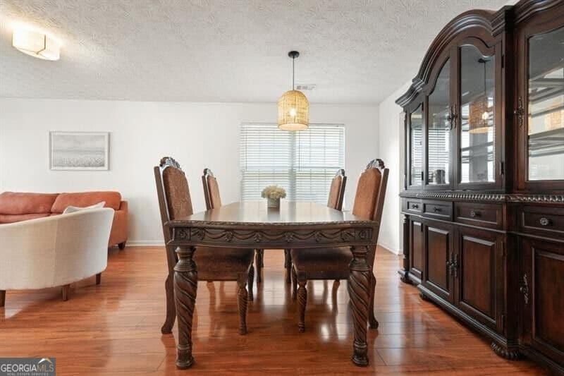 4 bedroom, 2.5 bathroom, 2,356 sq ft single family residence for sale at 115 Village Trace, Woodstock, GA 30188 — photo 7