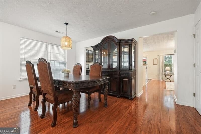 4 bedroom, 2.5 bathroom, 2,356 sq ft single family residence for sale at 115 Village Trace, Woodstock, GA 30188 — photo 8