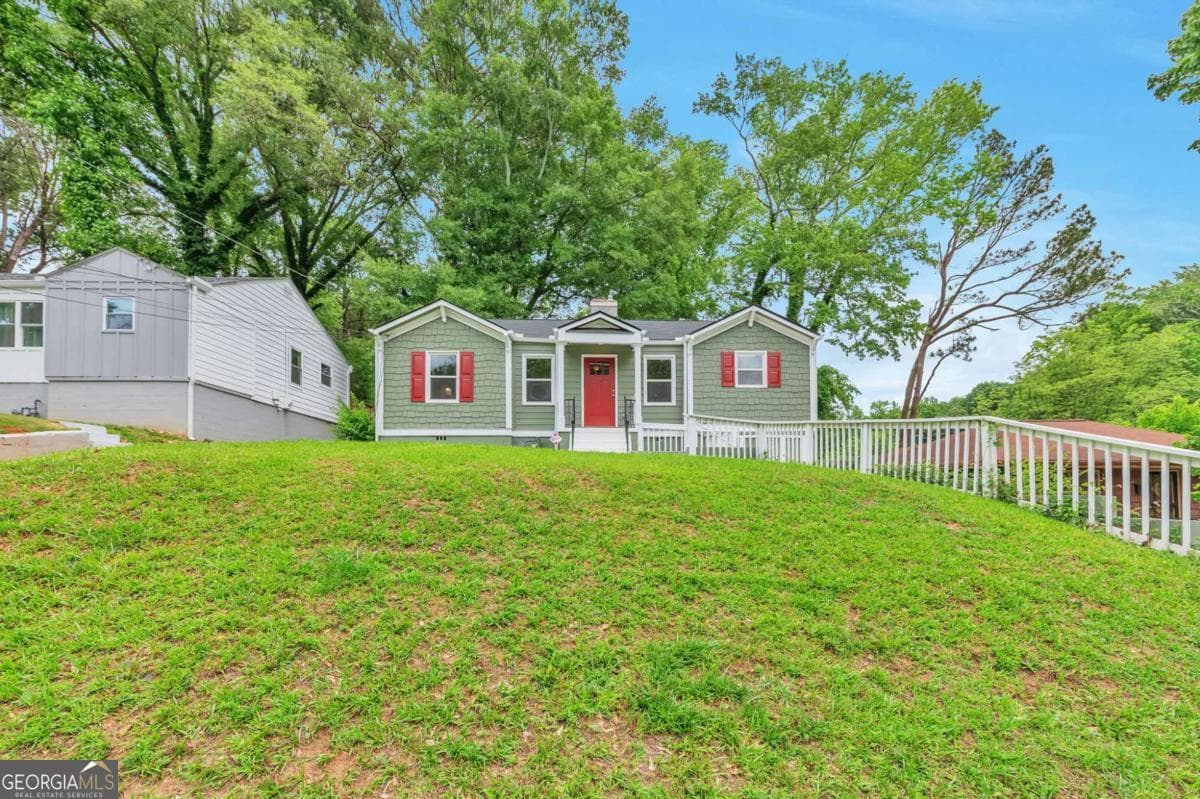 4 bedroom, 2 bathroom, 1,115 sq ft single family residence for sale at 880 Pinehurst Terrace, Atlanta, GA 30310 — photo 2