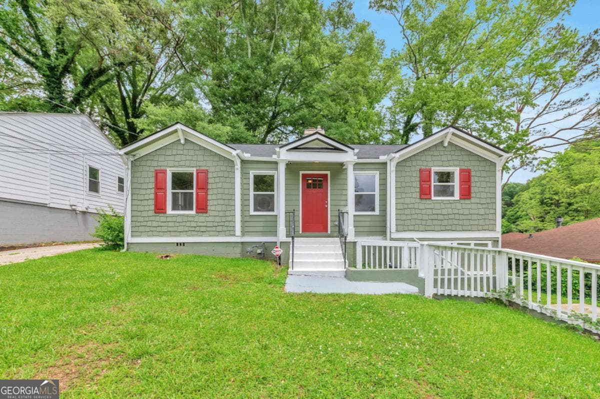 4 bedroom, 2 bathroom, 1,115 sq ft single family residence for sale at 880 Pinehurst Terrace, Atlanta, GA 30310 — photo 1 of 26