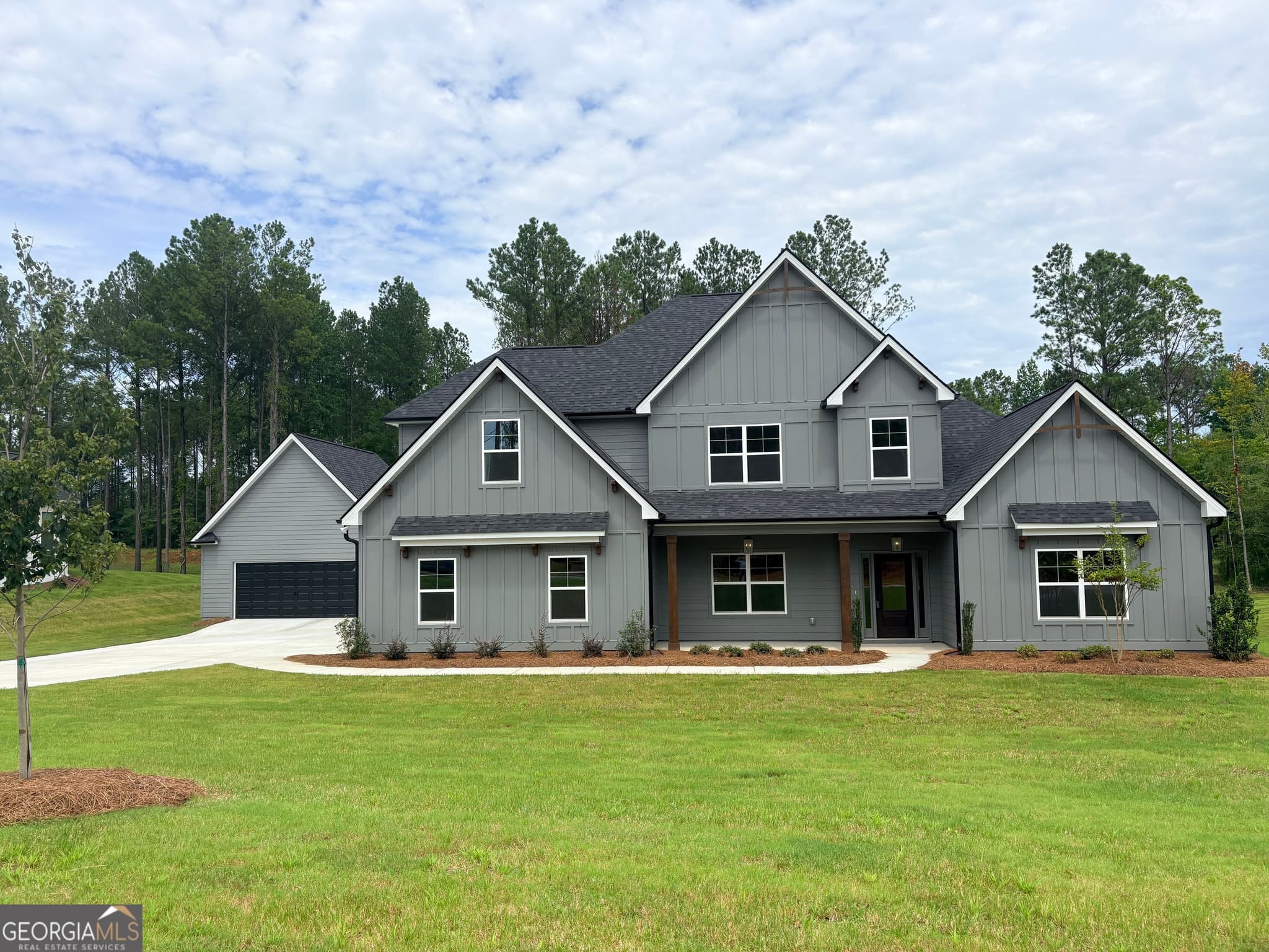 5 bedroom, 4.5 bathroom, 4,215 sq ft single family residence for sale at 204 Tattersall Way 5-98, Senoia, GA 30276 — photo 2