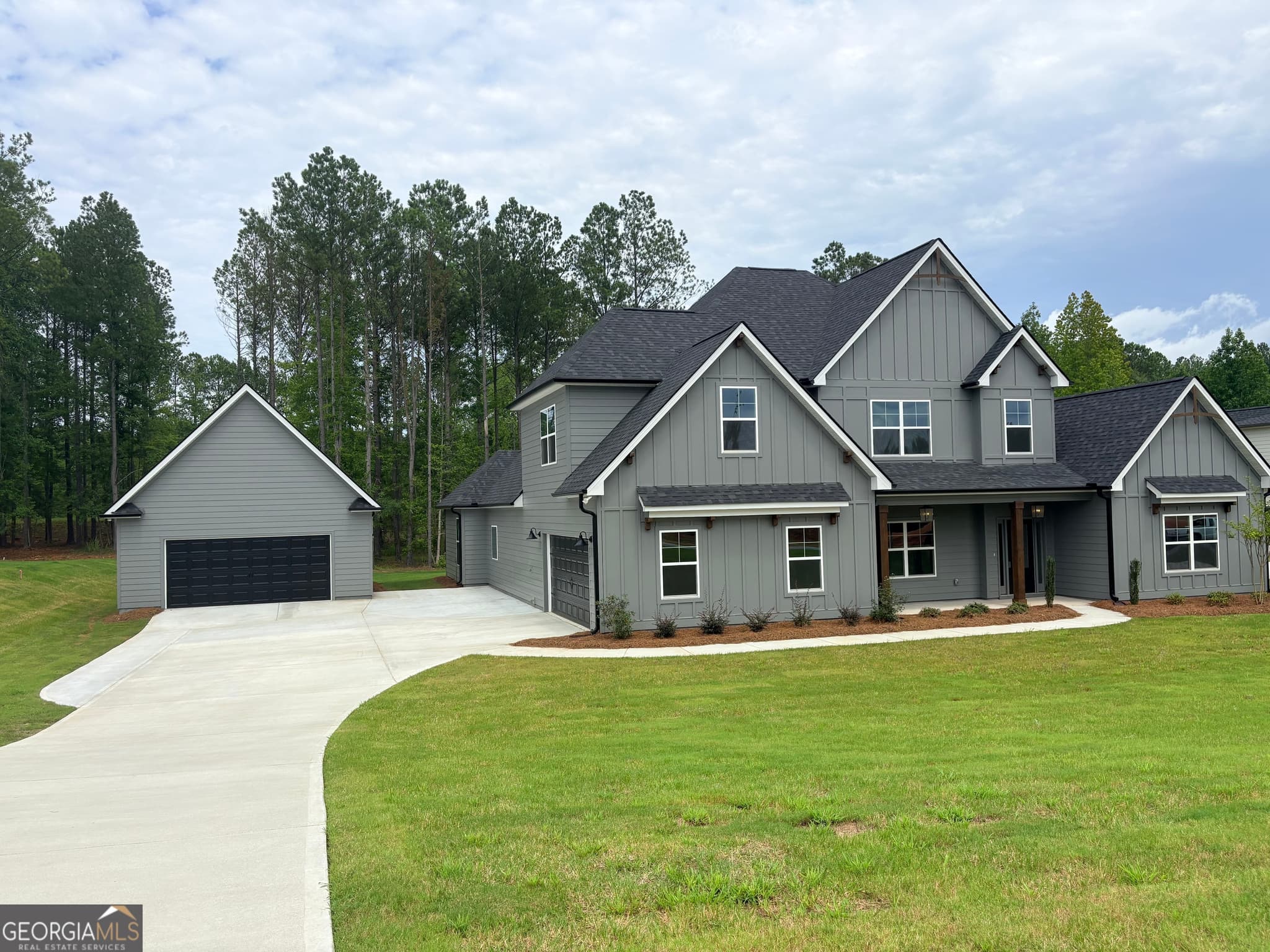 5 bedroom, 4.5 bathroom, 4,215 sq ft single family residence for sale at 204 Tattersall Way 5-98, Senoia, GA 30276 — photo 3
