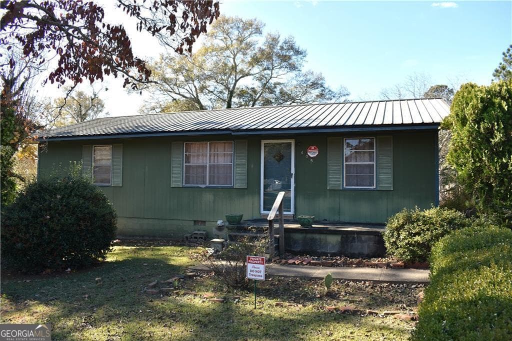 3 bedroom, 1 bathroom single family residence sold at 405 Martin Luther Kind Drive, Lafayette, AL 36862
