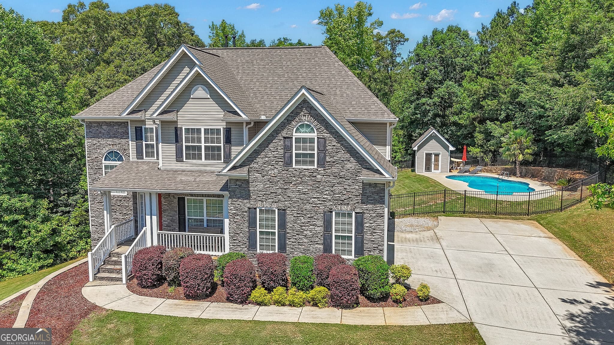 5 bedroom, 4.5 bathroom, 3,877 sq ft single family residence sold at 39 Hawthorne Place, Sharpsburg, GA 30277