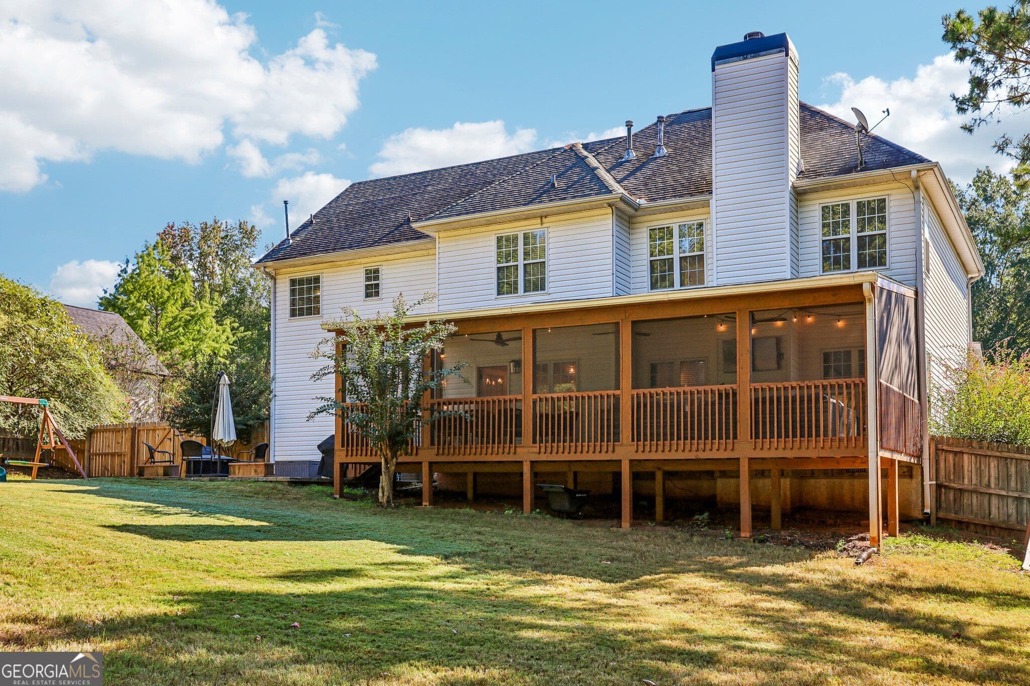4 bedroom, 2.5 bathroom, 2,948 sq ft single family residence for sale at 100 Wentworth Way, Newnan, GA 30265 — photo 2