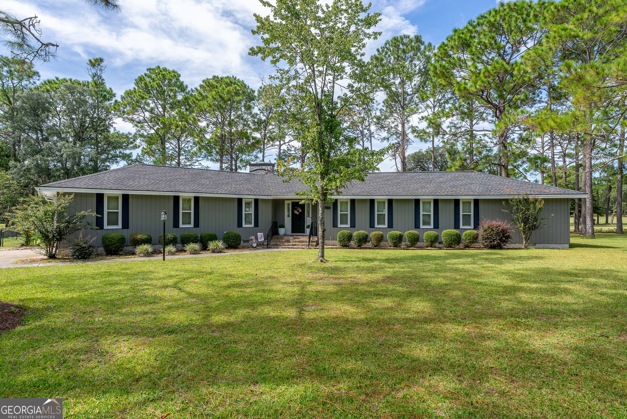 3 bedroom, 2 bathroom, 2,023 sq ft single family residence sold at 1472 S RIVER OAKS Drive, Blackshear, GA 31516