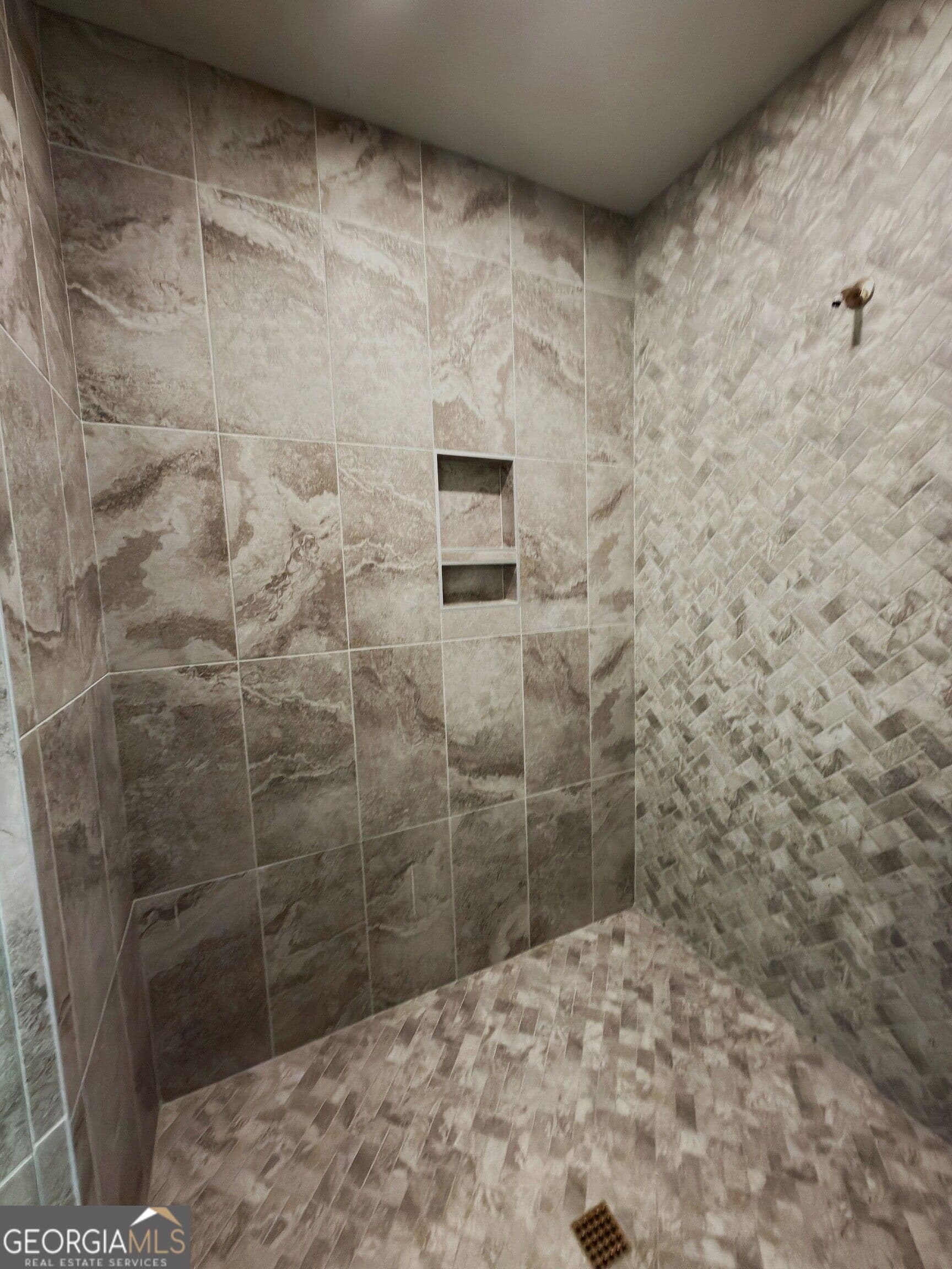 5 bedroom, 4.5 bathroom, 2,925 sq ft single family residence for sale at 1430 Legend Drive, Greensboro, GA 30642 — photo 6