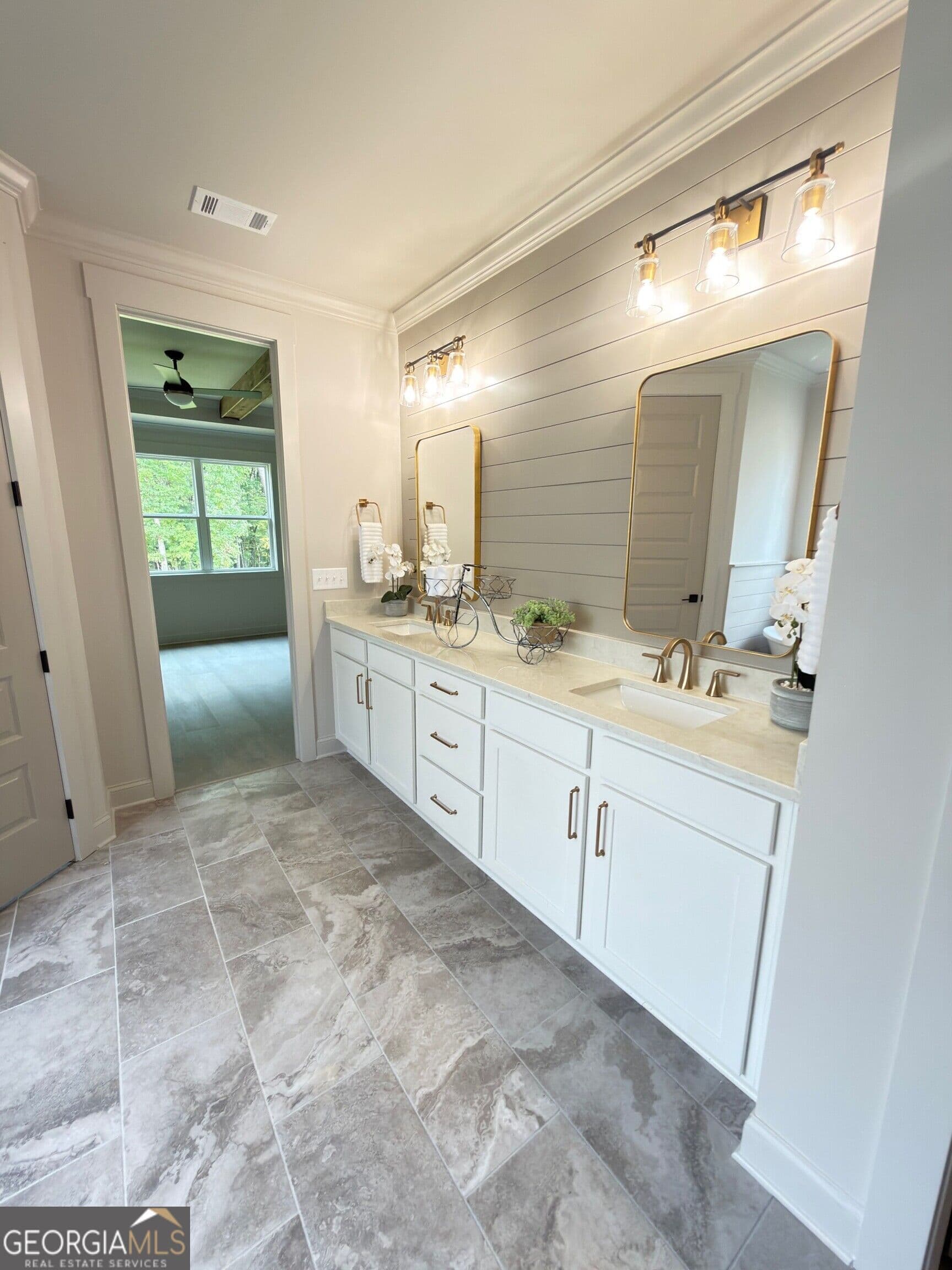 5 bedroom, 4.5 bathroom, 2,925 sq ft single family residence for sale at 1430 Legend Drive, Greensboro, GA 30642 — photo 7
