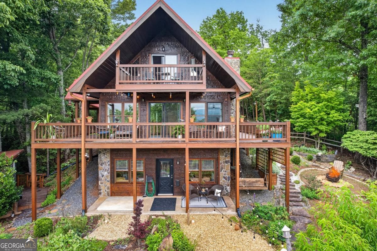 3 bedroom, 3 bathroom, 1,920 sq ft cabin,single family residence for sale at 40 Foxfire Lane 6, Blue Ridge, GA 30513 — photo 7