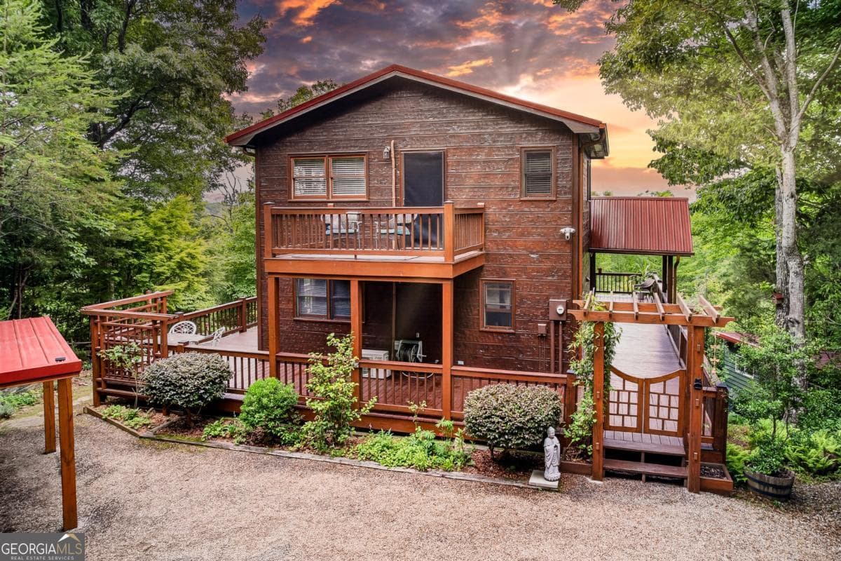 3 bedroom, 3 bathroom, 1,920 sq ft cabin,single family residence for sale at 40 Foxfire Lane 6, Blue Ridge, GA 30513 — photo 10