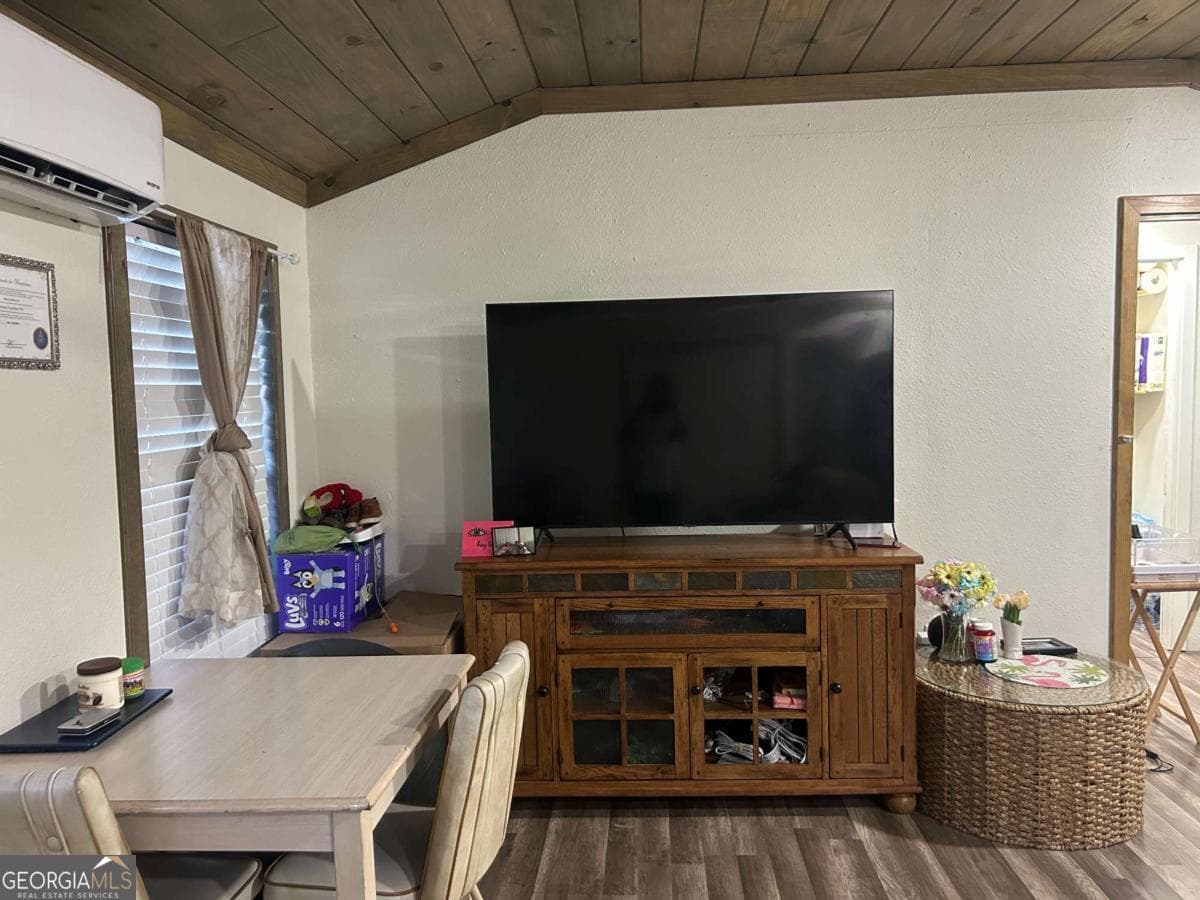 2 bedroom, 2 bathroom, 750 sq ft single family residence for sale at 1410 Martin Luther King Jr. Boulevard, Brunswick, GA 31520 — photo 4