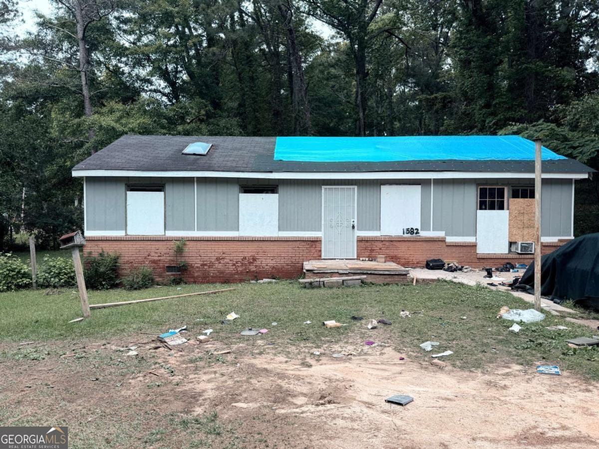 3 bedroom, 1 bathroom, 1,104 sq ft single family residence sold at 1582 Bridgeport Drive, Atlanta, GA 30318