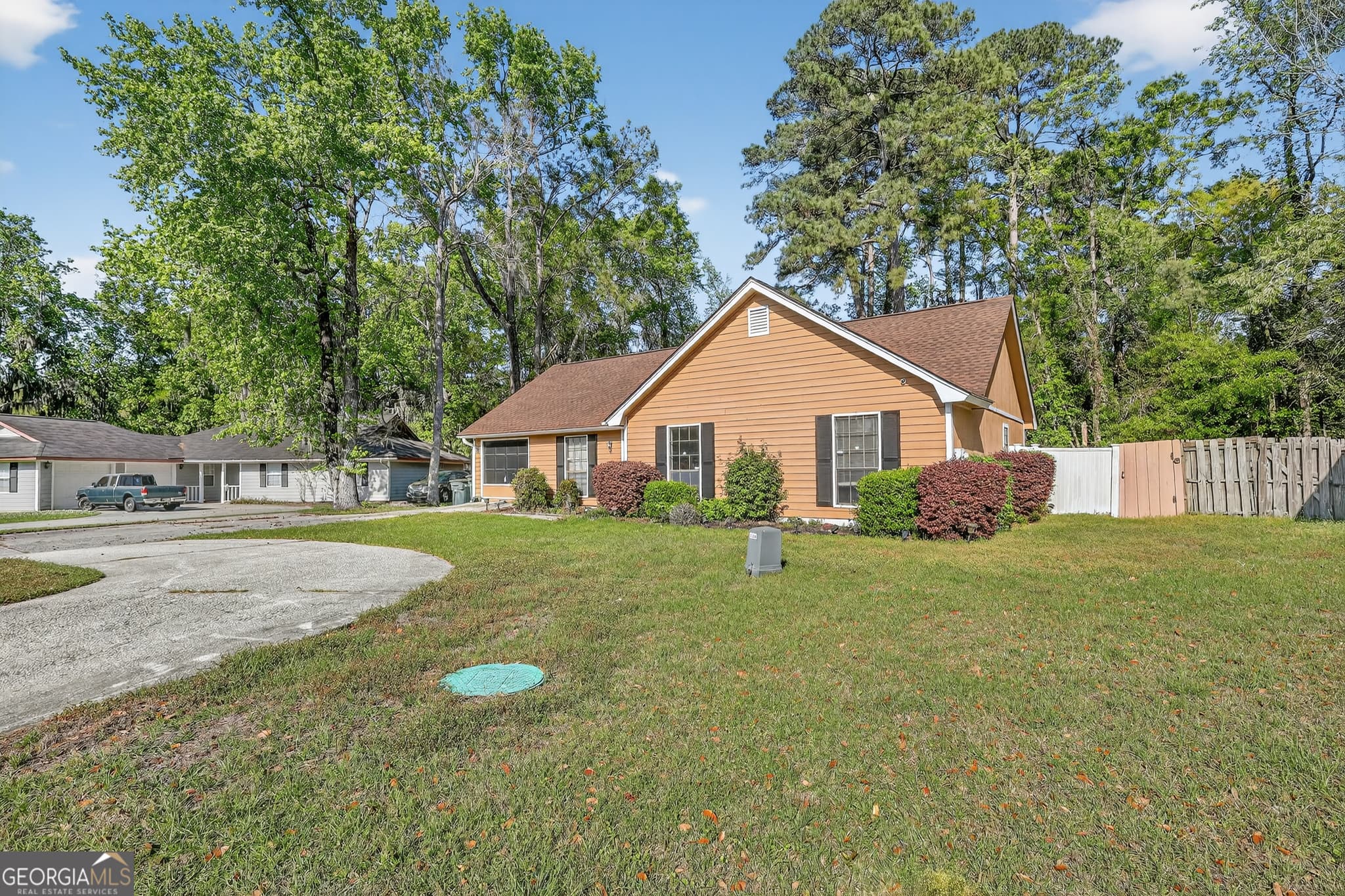 3 bedroom, 4 bathroom, 2,059 sq ft single family residence for sale at 6 N Nicholson Circle, Savannah, GA 31419 — photo 3