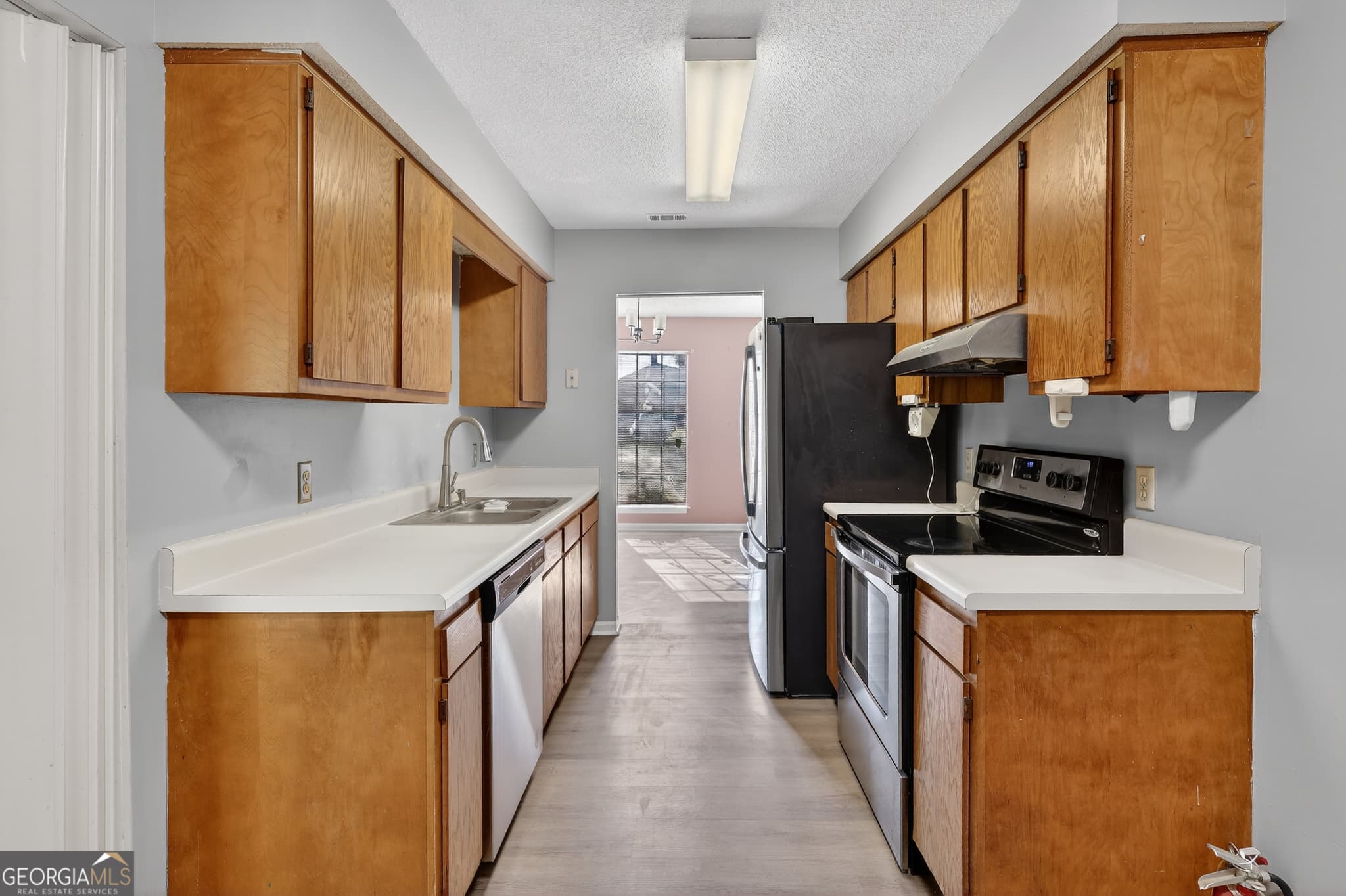 3 bedroom, 4 bathroom, 2,059 sq ft single family residence for sale at 6 N Nicholson Circle, Savannah, GA 31419 — photo 8