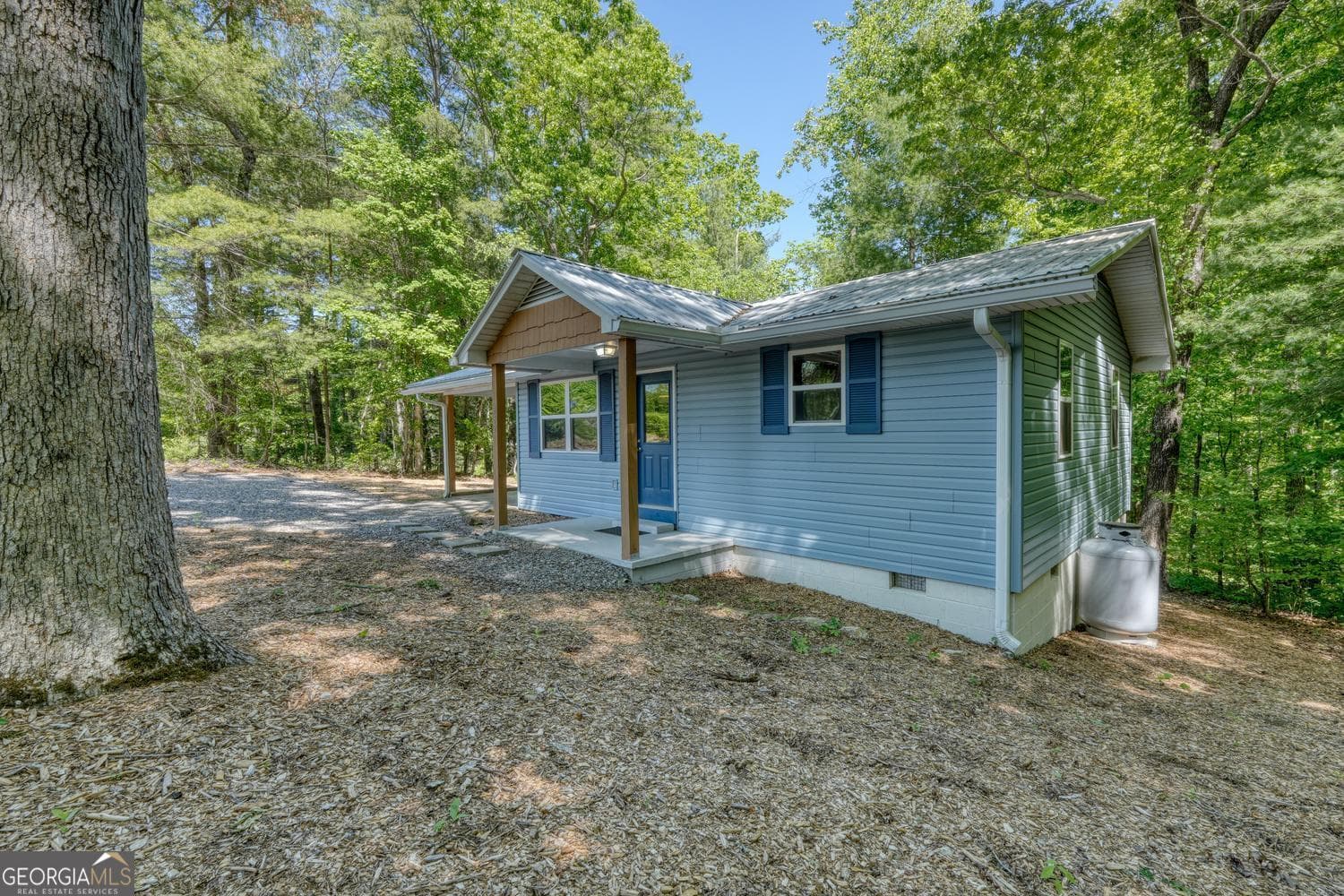 1 bedroom, 1 bathroom, 696 sq ft single family residence for sale at 532 Sawmill Road, Blairsville, GA 30512 — photo 2
