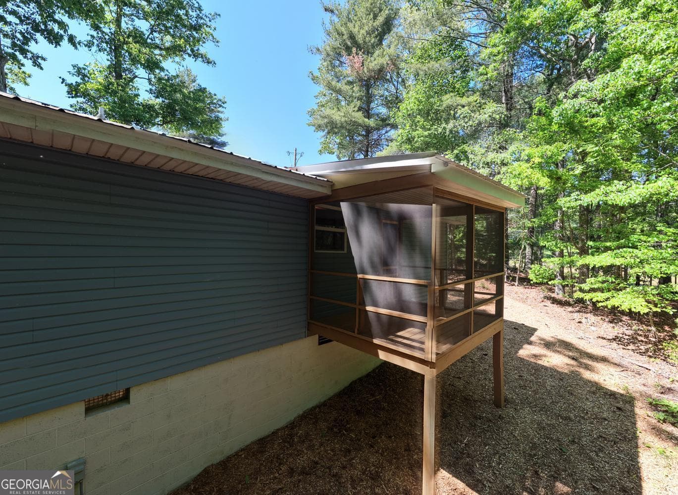 1 bedroom, 1 bathroom, 696 sq ft single family residence for sale at 532 Sawmill Road, Blairsville, GA 30512 — photo 3