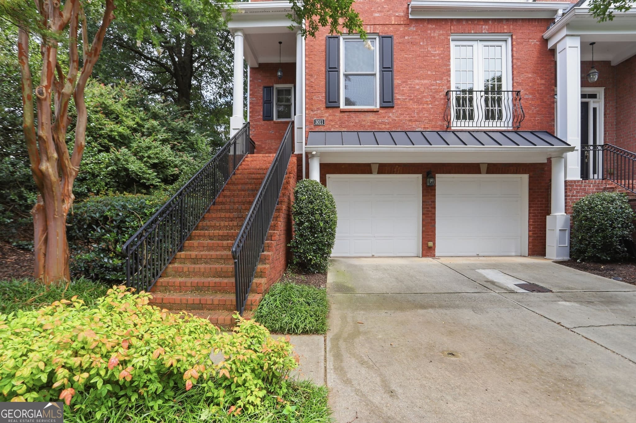 3 bedroom, 3.5 bathroom, 3,258 sq ft townhouse for sale at 3011 Riverstone Trail 8, Atlanta, GA 30339 — photo 2