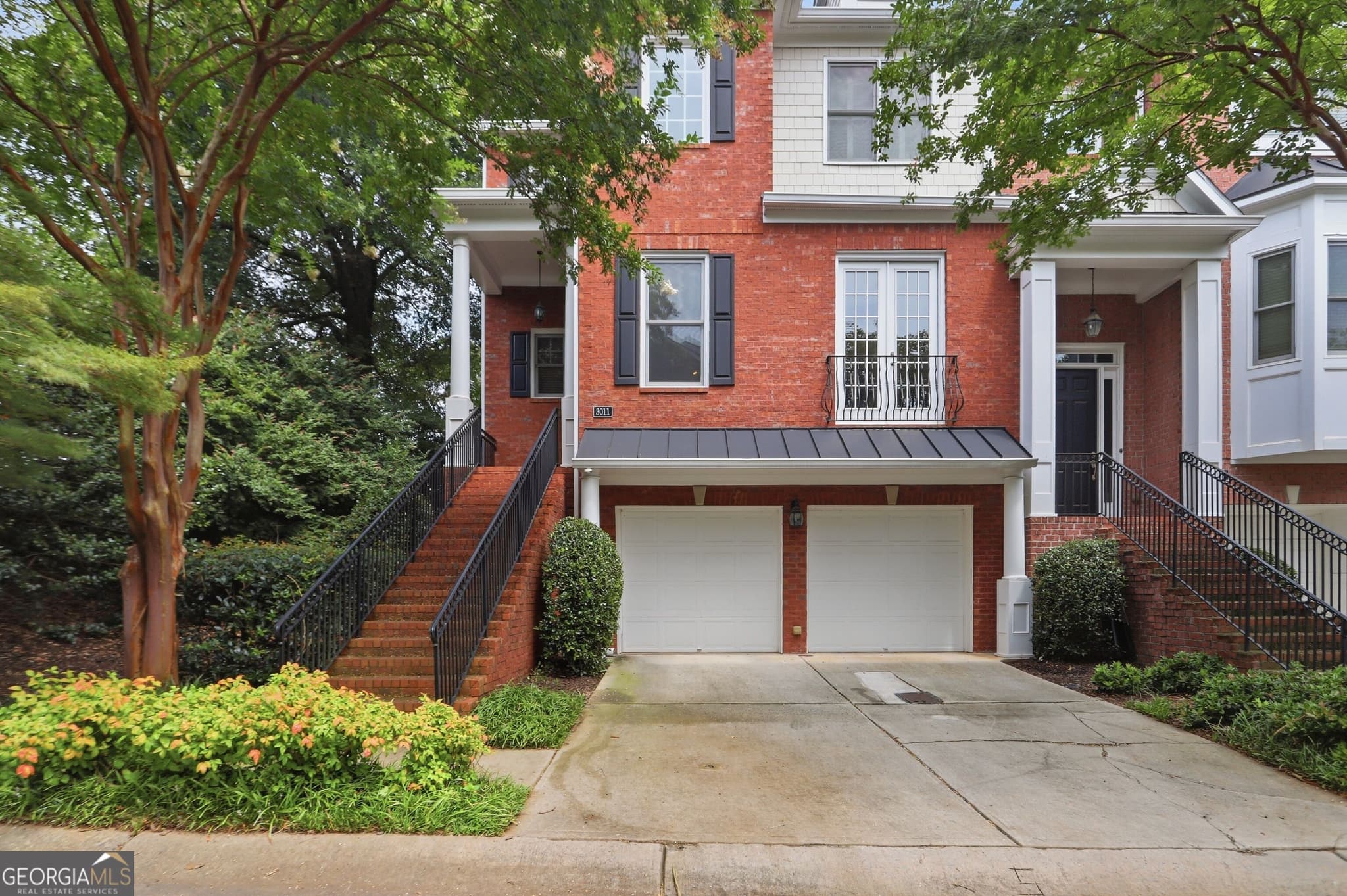 3 bedroom, 3.5 bathroom, 3,258 sq ft townhouse for sale at 3011 Riverstone Trail 8, Atlanta, GA 30339 — photo 1 of 43
