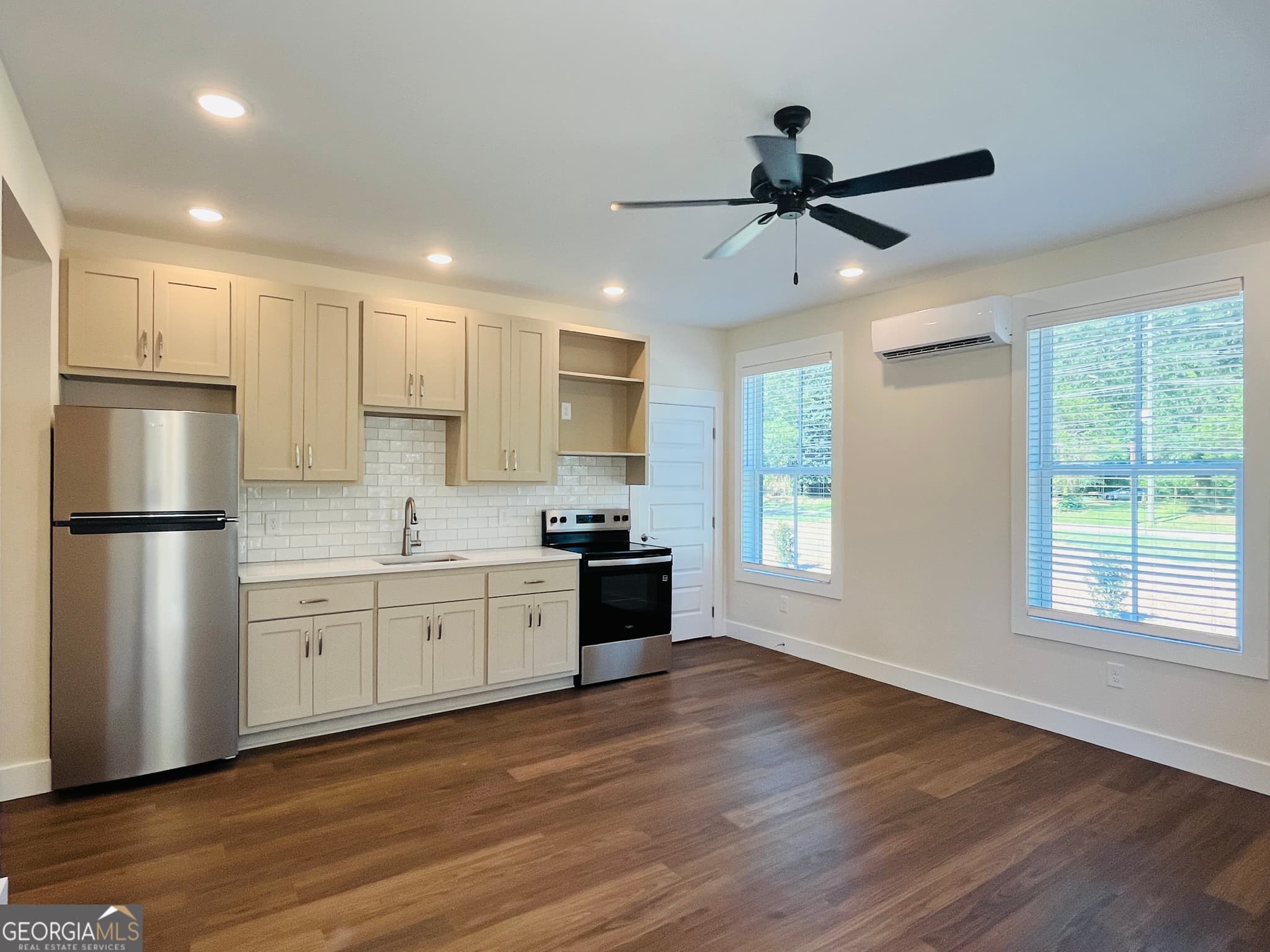 2 bedroom, 2 bathroom, 684 sq ft duplex for rent at 105 Gardenia Lane 105A, Lagrange, GA 30240 for $995 a month — photo 3