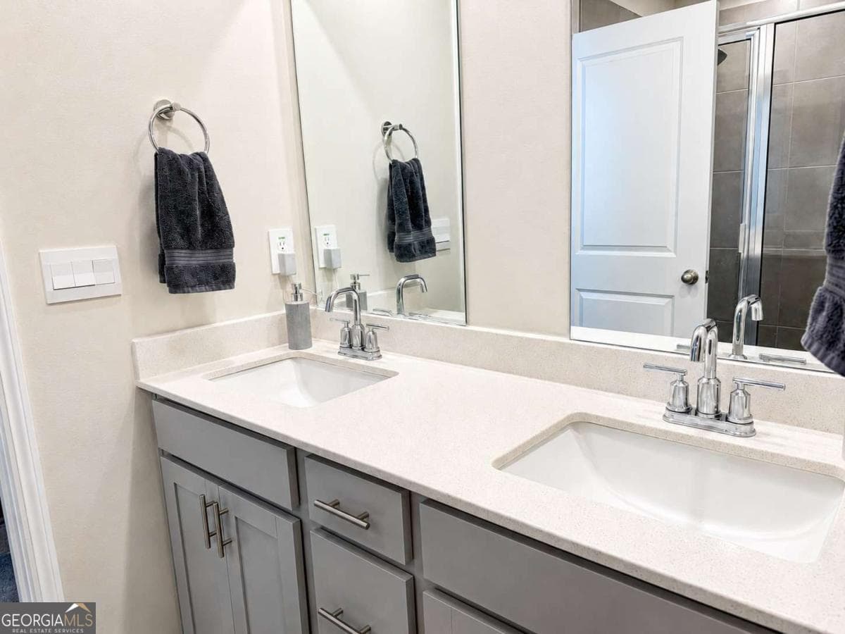 3 bedroom, 2.5 bathroom, 1,868 sq ft townhouse for sale at 6395 Apalachee Way, Smyrna, GA 30126 — photo 7