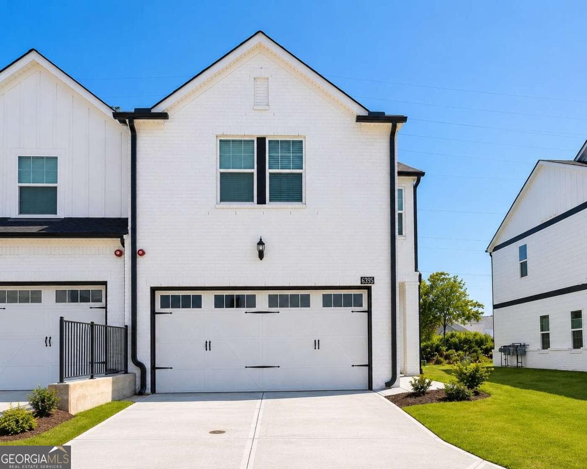 3 bedroom, 2.5 bathroom, 1,868 sq ft townhouse for sale at 6395 Apalachee Way, Smyrna, GA 30126 — photo 1 of 16