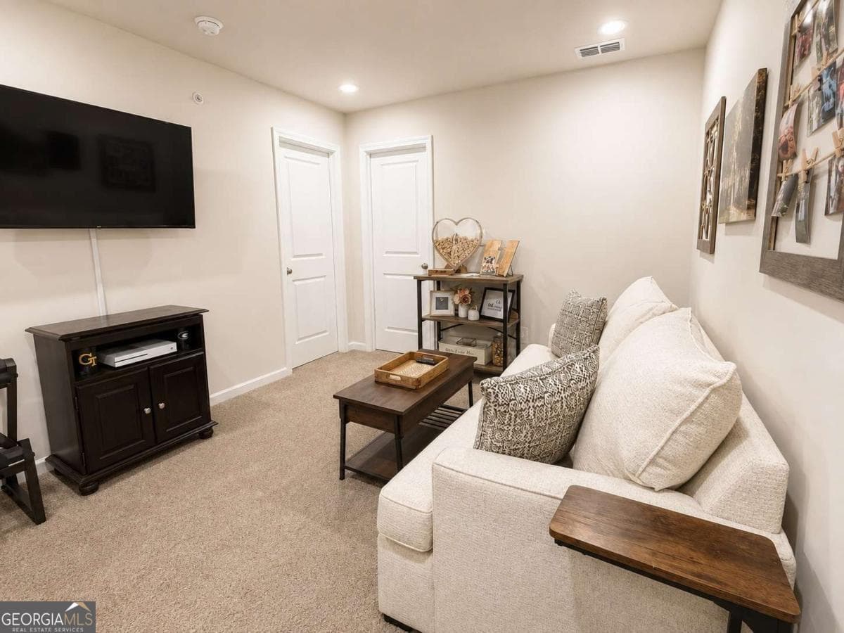 3 bedroom, 2.5 bathroom, 1,868 sq ft townhouse for sale at 6395 Apalachee Way, Smyrna, GA 30126 — photo 10