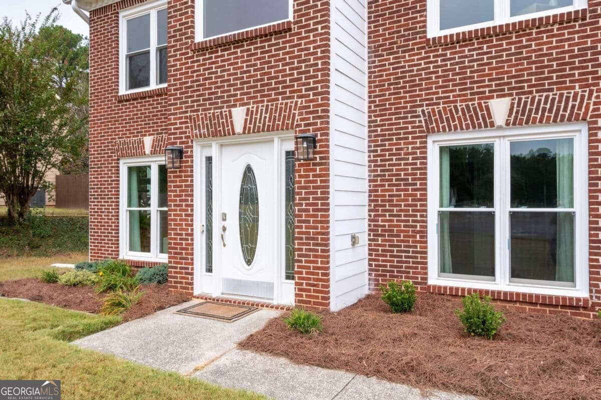 4 bedroom, 2.5 bathroom, 2,340 sq ft single family residence for sale at 3400 Duncan Bridge Drive, Buford, GA 30519 — photo 6