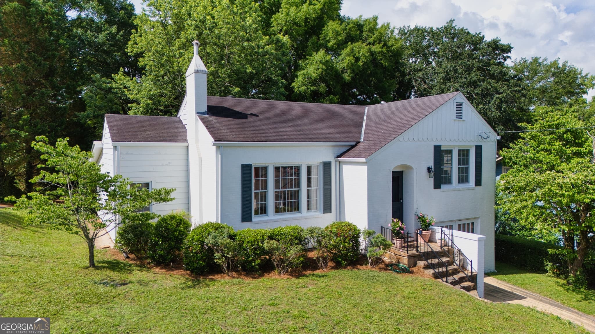 3 bedroom, 2 bathroom, 1,856 sq ft single family residence for sale at 414 E 9th Street, Rome, GA 30161 — photo 2