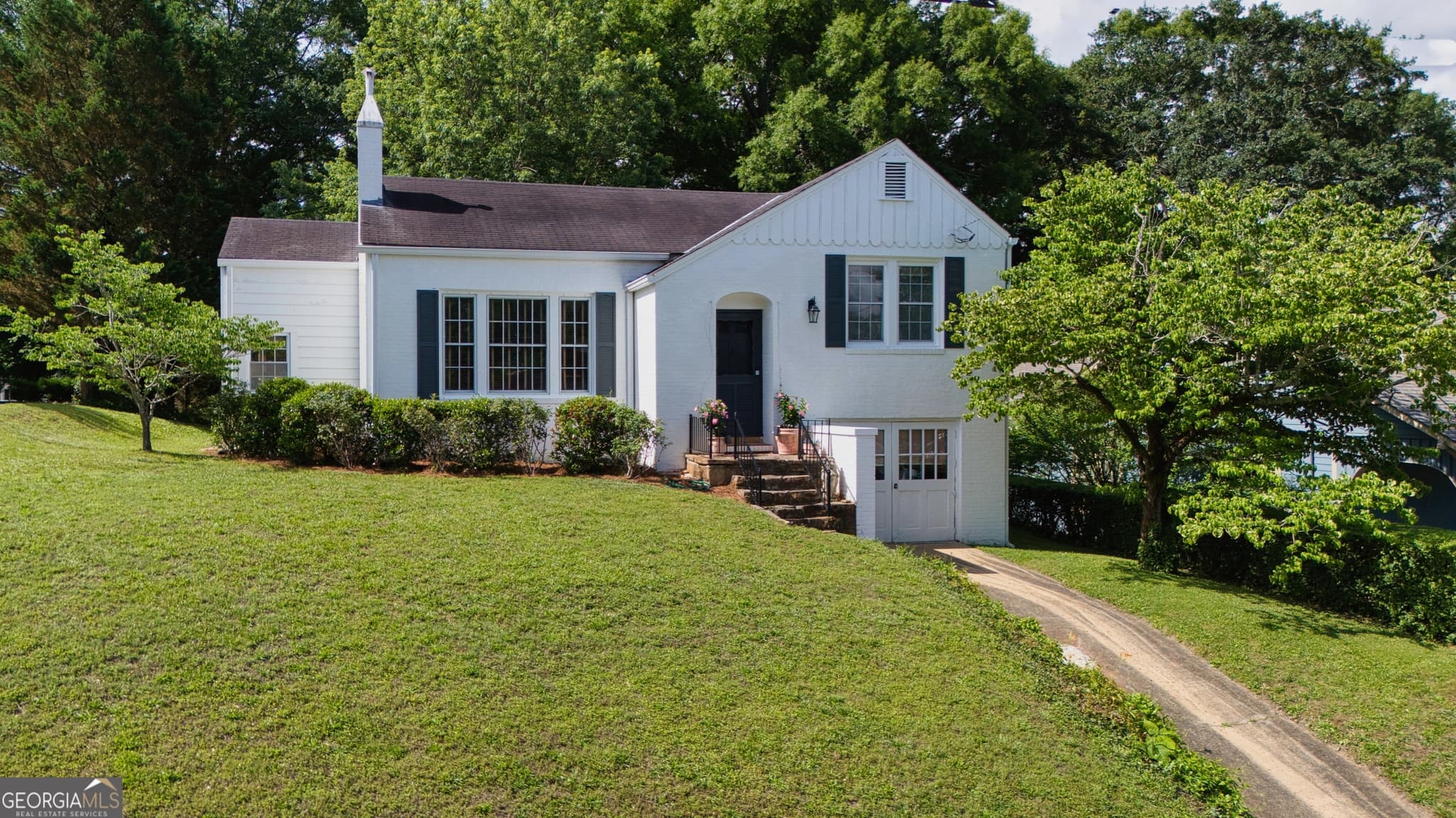 3 bedroom, 2 bathroom, 1,856 sq ft single family residence for sale at 414 E 9th Street, Rome, GA 30161 — photo 3