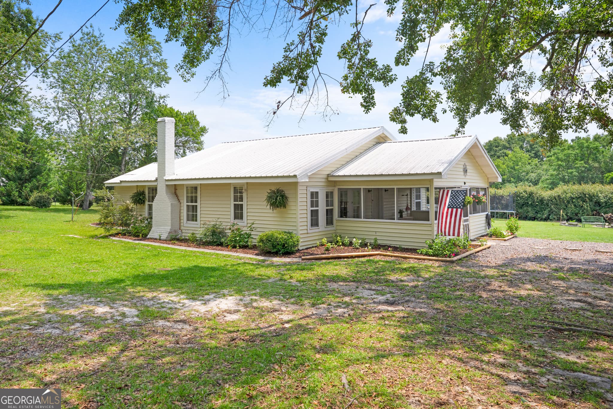 3 bedroom, 1 bathroom, 1,584 sq ft single family residence sold at 1072 Burtons Ferry Highway, Sylvania, GA 30467