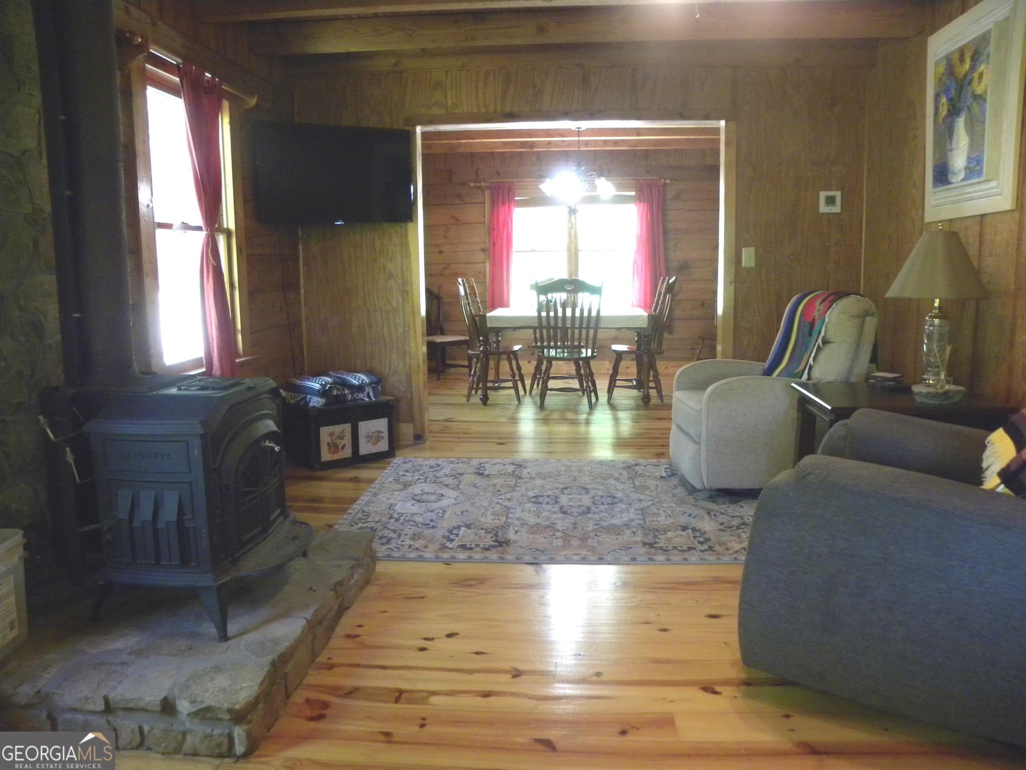 3 bedroom, 2.5 bathroom, 1,950 sq ft cabin,single family residence for rent at 153 Will Zoellner Lane, Mountain City, GA 30525 for $3,000 a month — photo 6