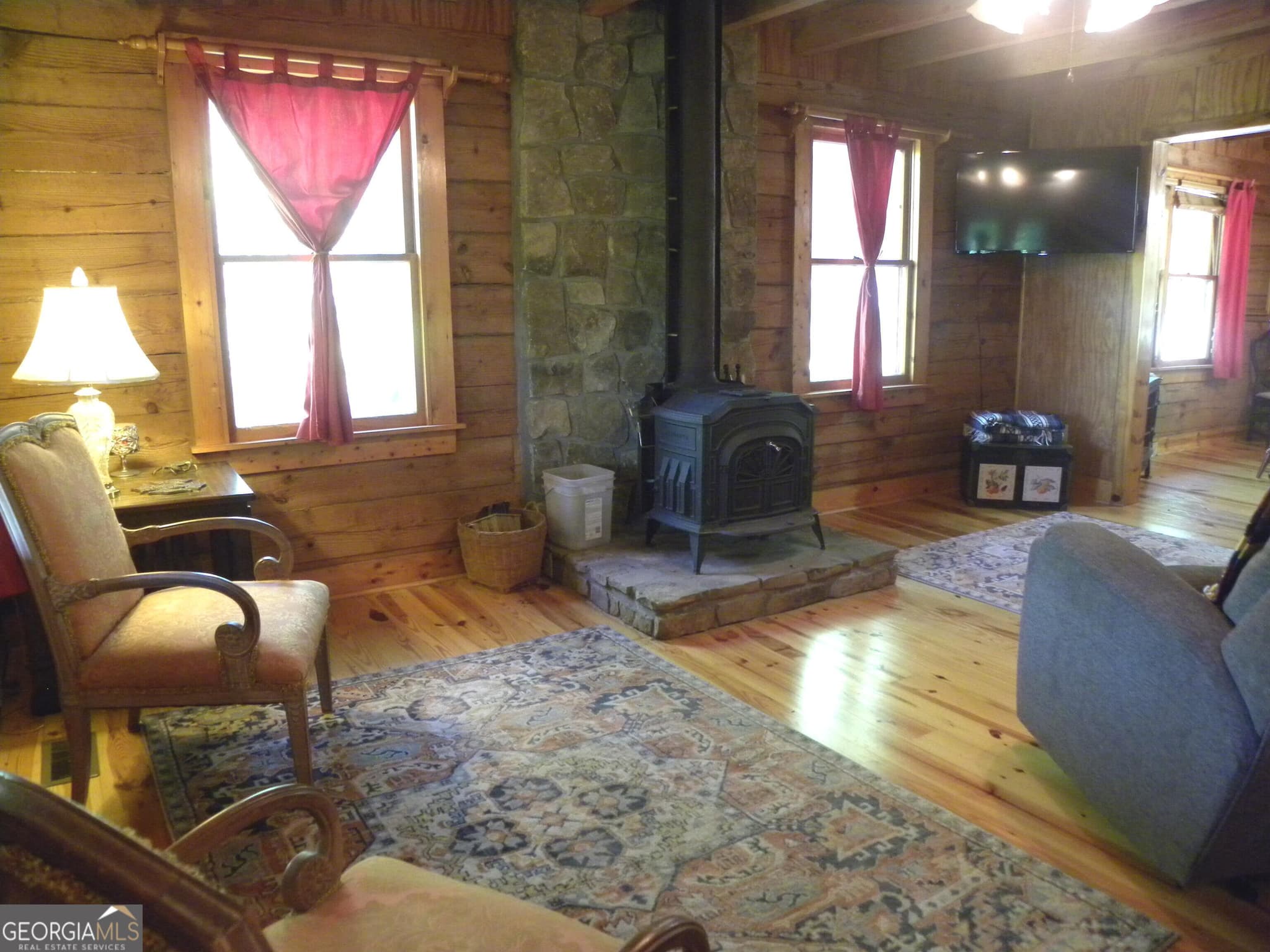 3 bedroom, 2.5 bathroom, 1,950 sq ft cabin,single family residence for rent at 153 Will Zoellner Lane, Mountain City, GA 30525 for $3,000 a month — photo 5