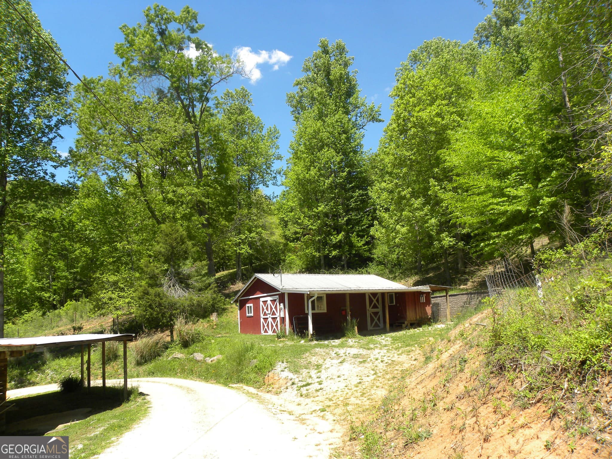 3 bedroom, 2.5 bathroom, 1,950 sq ft cabin,single family residence for rent at 153 Will Zoellner Lane, Mountain City, GA 30525 for $3,000 a month — photo 4