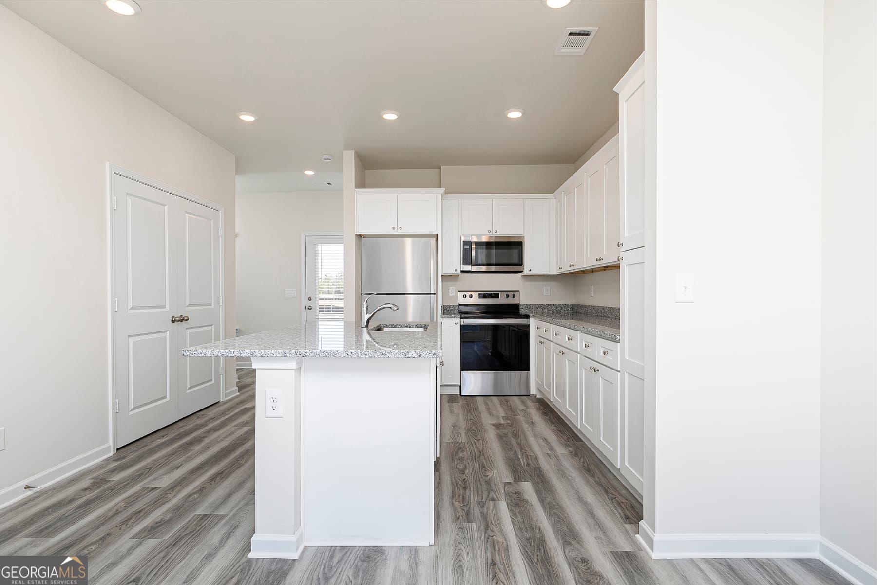 3 bedroom, 2.5 bathroom, 1,461 sq ft townhouse for sale at 228 Rooker Drive, Lagrange, GA 30241 — photo 5