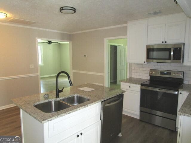 3 bedroom, 2 bathroom, 1,270 sq ft single family residence for sale at 219 Broad Street, Carrollton, GA 30117 — photo 6