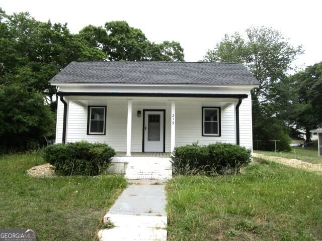 3 bedroom, 2 bathroom, 1,270 sq ft single family residence for sale at 219 Broad Street, Carrollton, GA 30117 — photo 1 of 31