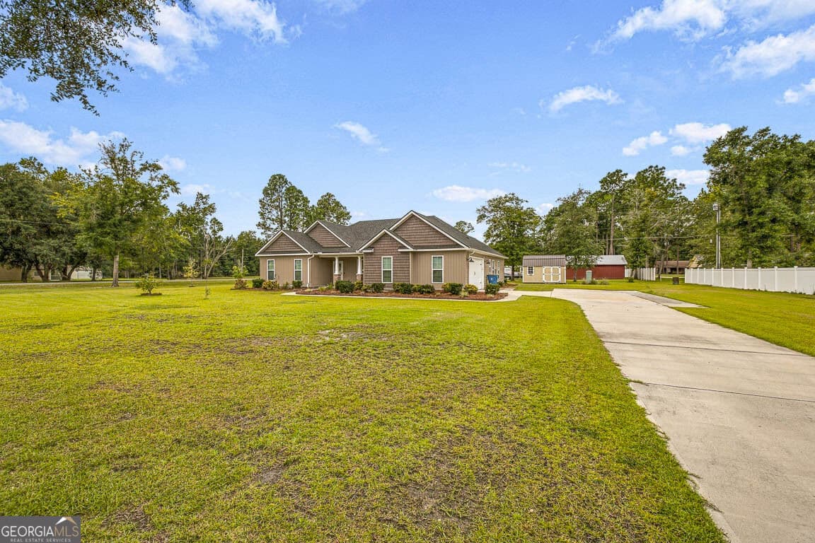 4 bedroom, 2.5 bathroom, 2,012 sq ft single family residence for sale at 157 Common Way, Jesup, GA 31545 — photo 2