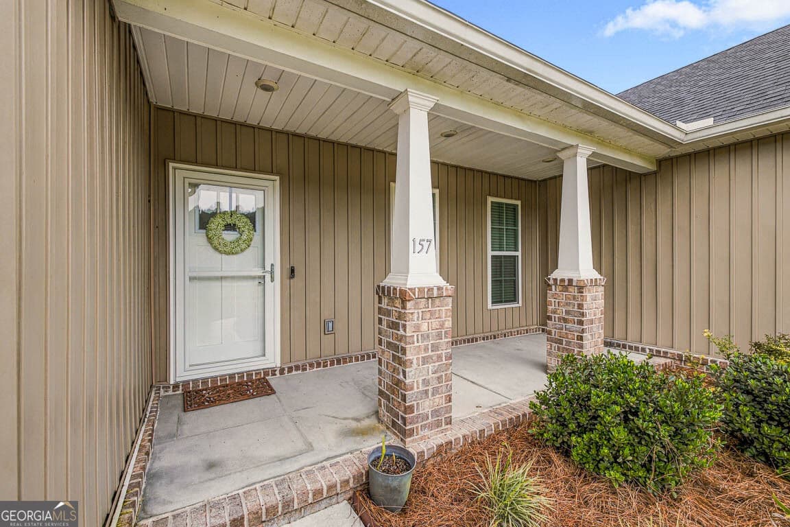 4 bedroom, 2.5 bathroom, 2,012 sq ft single family residence for sale at 157 Common Way, Jesup, GA 31545 — photo 5
