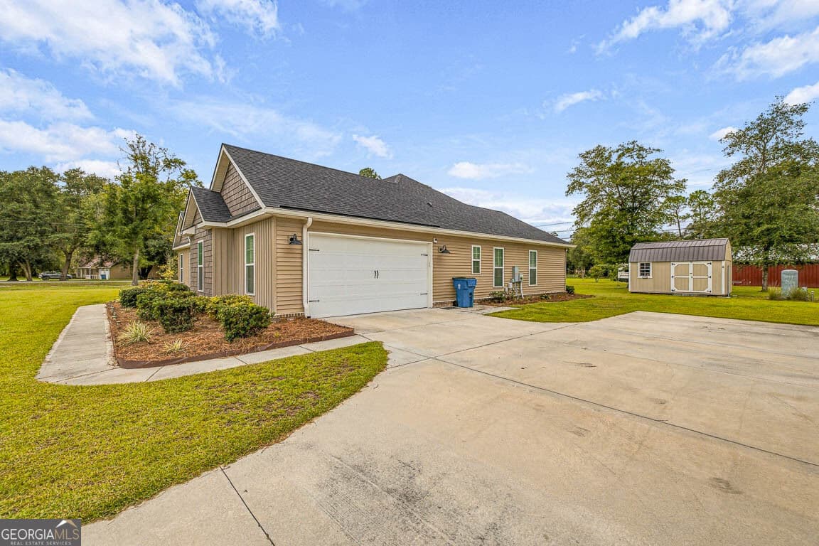 4 bedroom, 2.5 bathroom, 2,012 sq ft single family residence for sale at 157 Common Way, Jesup, GA 31545 — photo 4