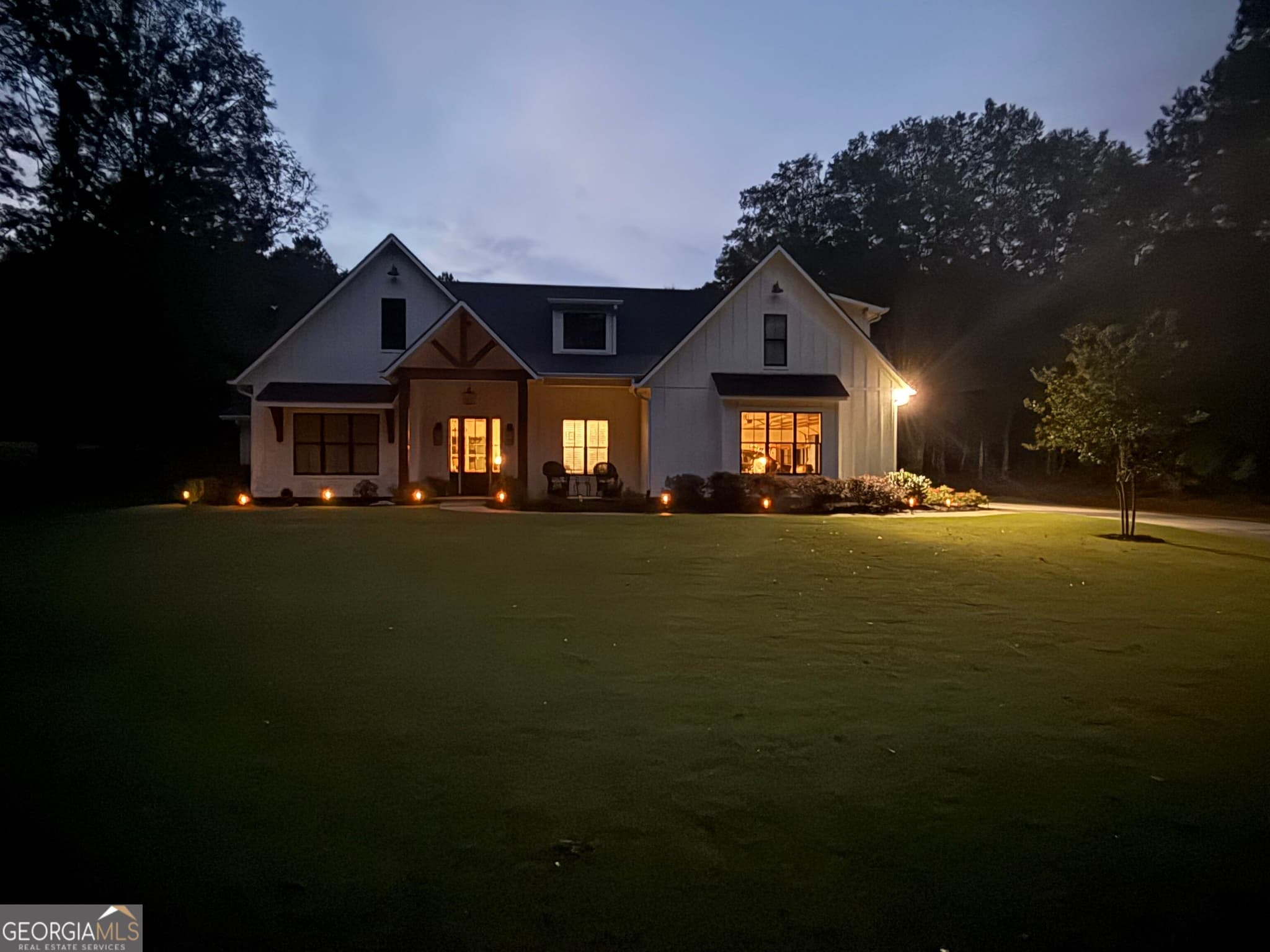 4 bedroom, 3.5 bathroom, 2,911 sq ft single family residence for sale at 201 Parker Road, Mcdonough, GA 30252 — photo 3