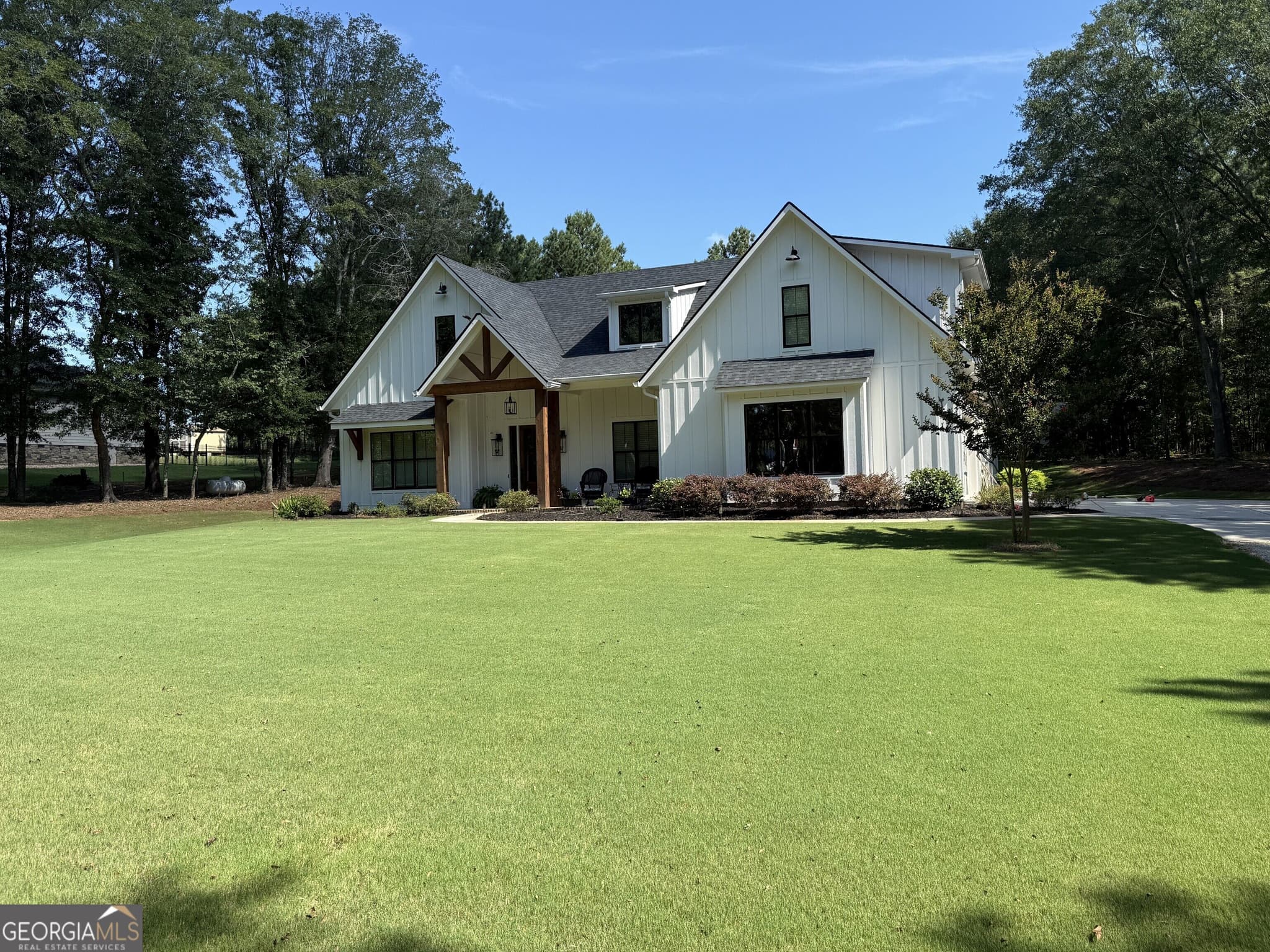 4 bedroom, 3.5 bathroom, 2,911 sq ft single family residence for sale at 201 Parker Road, Mcdonough, GA 30252 — photo 1 of 39